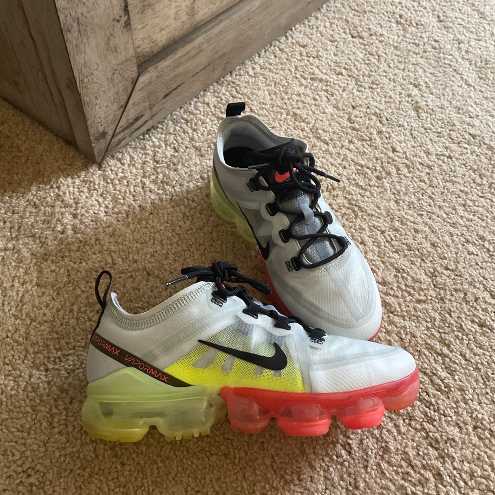 Womens Nike air vapormax neon collection size 5.5Y